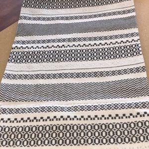 NWOT table runner
